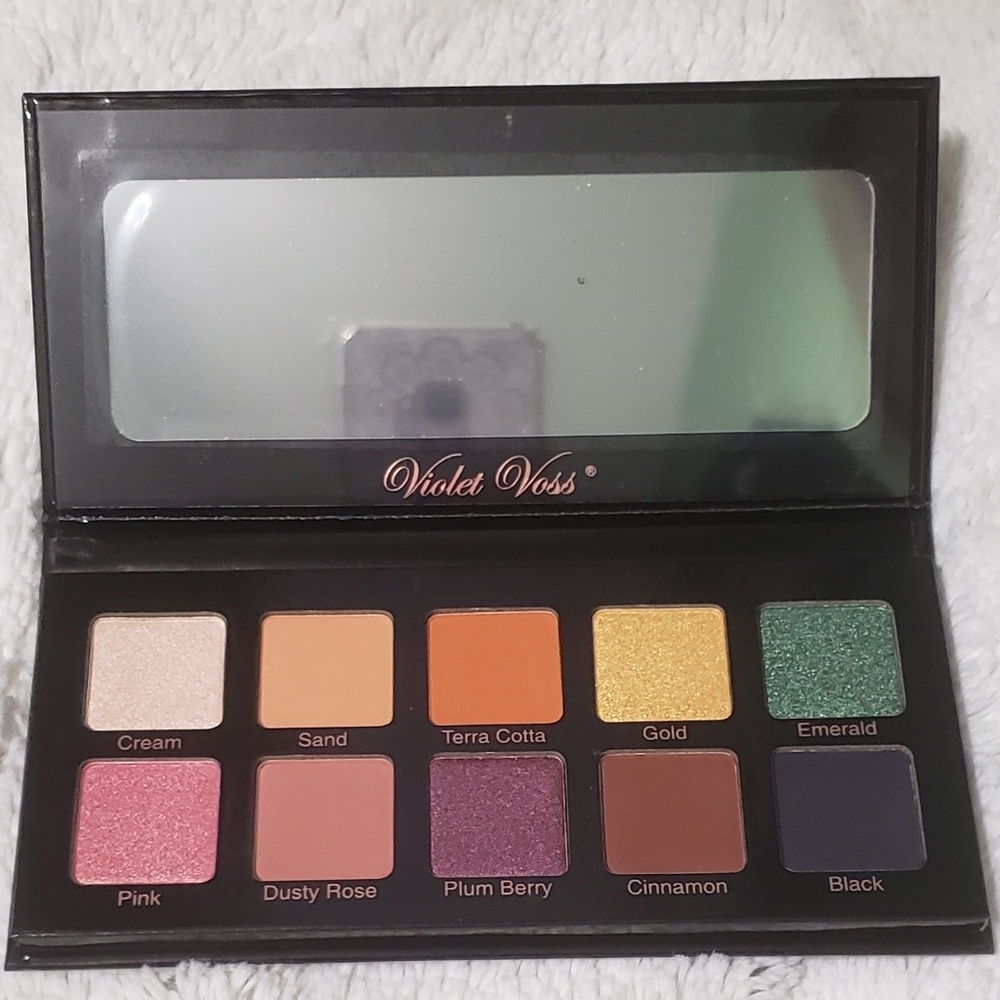 🆕️VIOLET VOSS Essentials Eyeshadow Palette